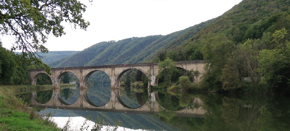 Flussaufwärts weiter