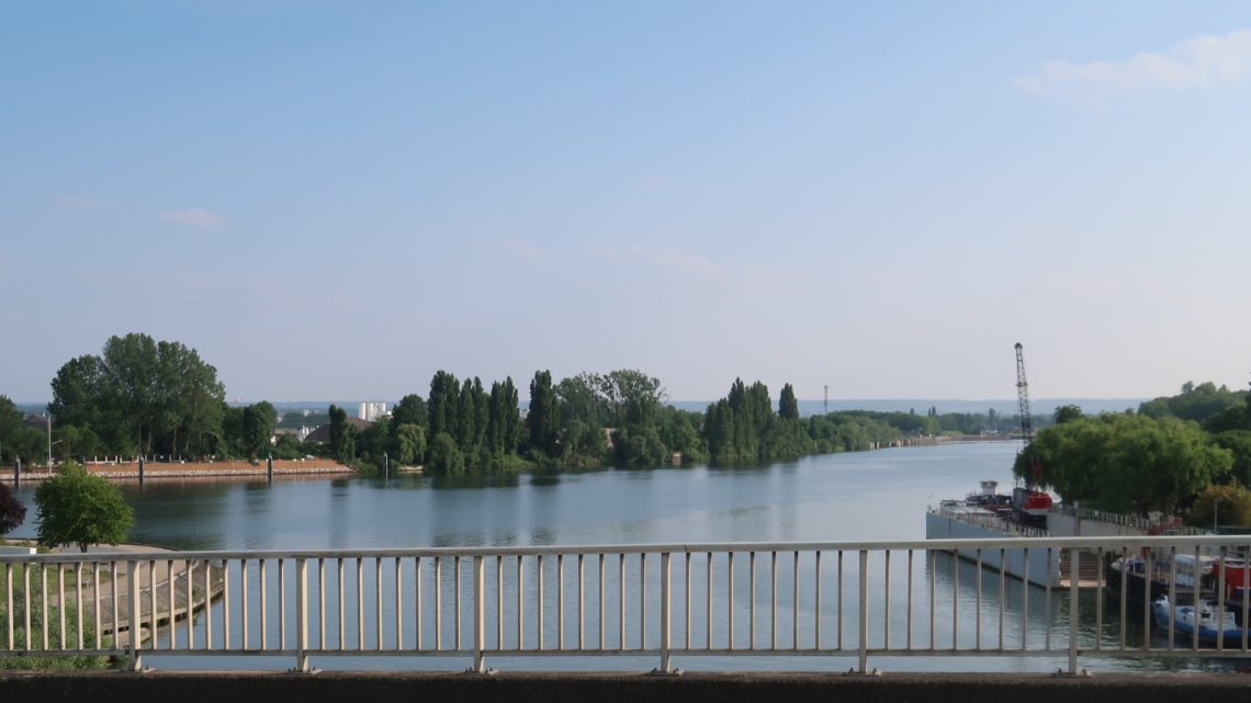 Paris und darüber hinaus